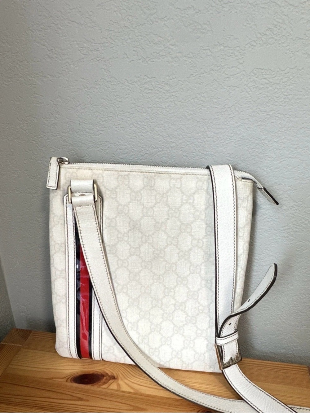 Gucci Cream Signature Crossbody with Red and Navy Stripe - Picture 3 of 12